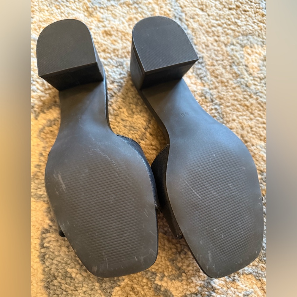 Steve Madden Black Mules with Gold Chain Accent - Picture 3 of 3